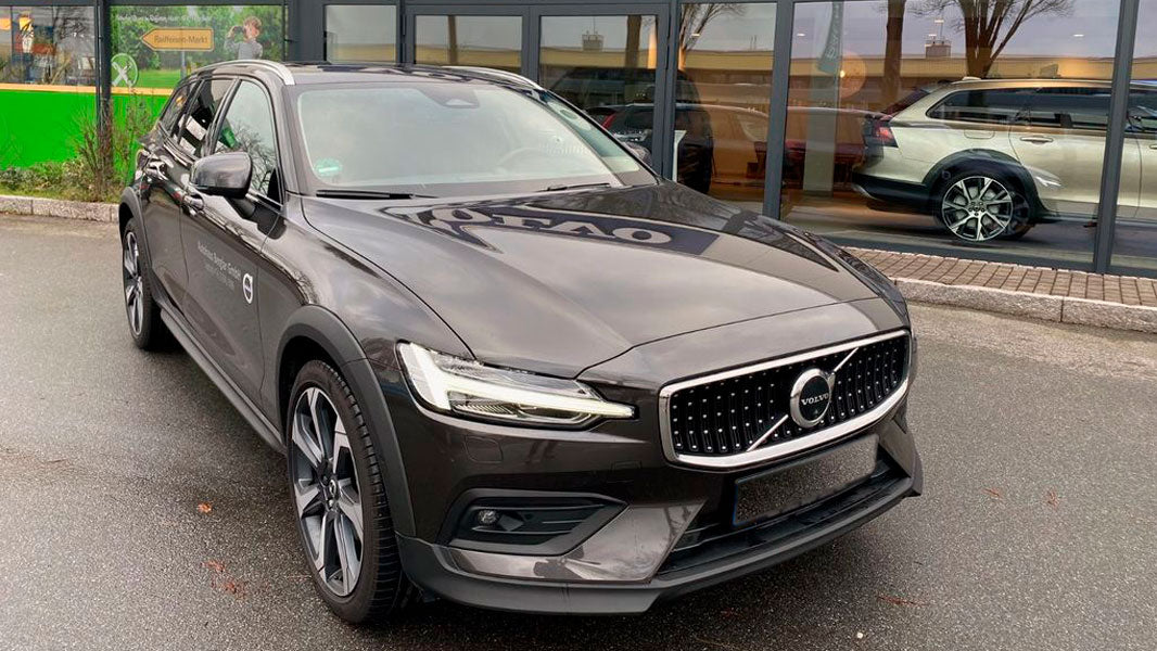 BitCars | Buy Volvo V60 Cross Country with Bitcoin & crypto